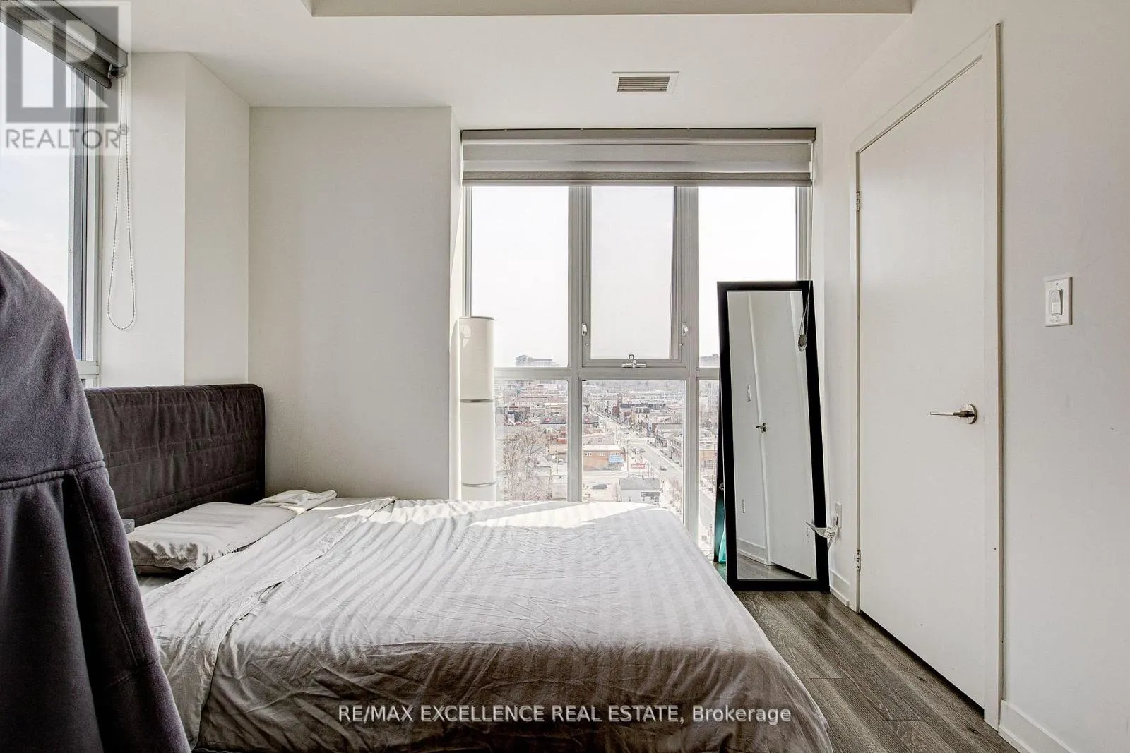 1402 - 128 KING STREET N
