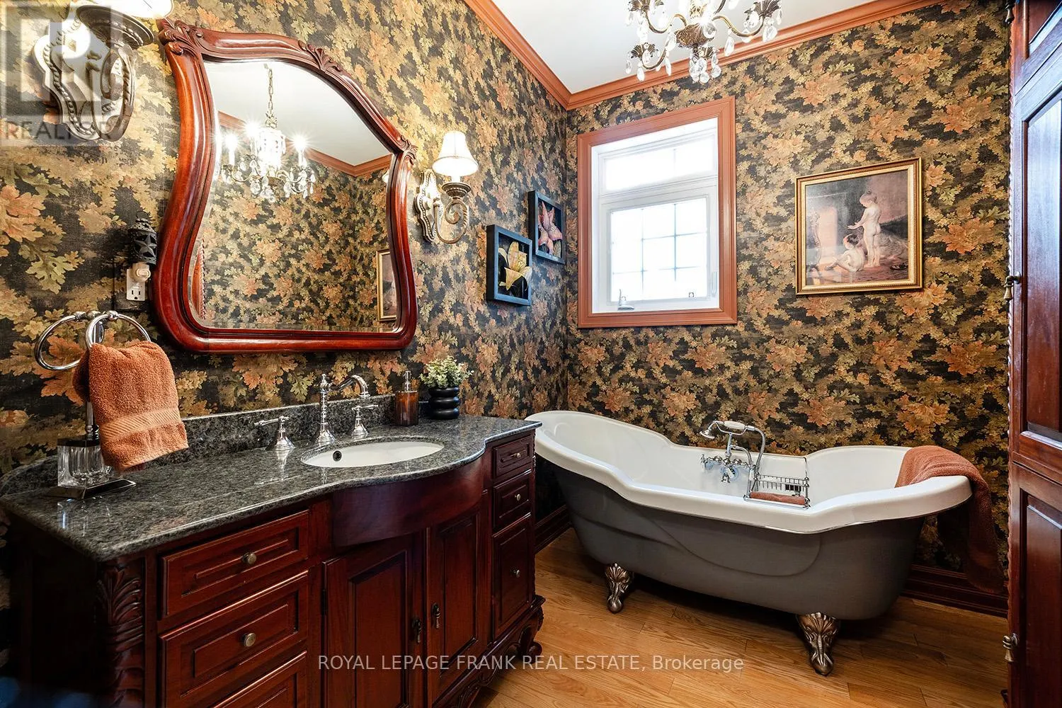 24 GILSON POINT PLACE