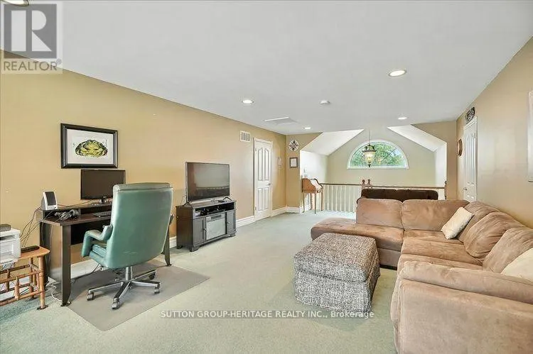 400 FRONT STREET W