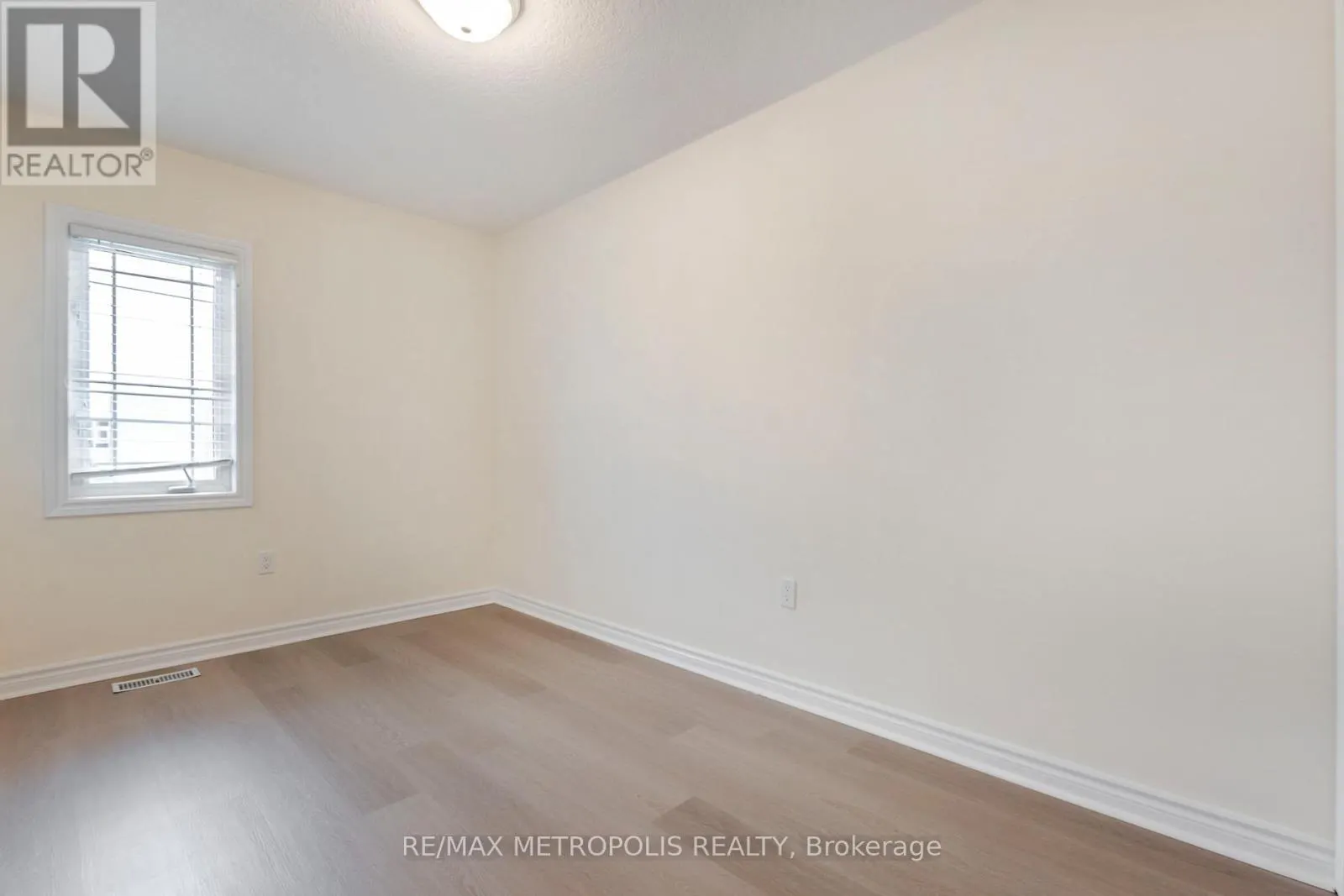 C15 - 619 WILD GINGER AVENUE