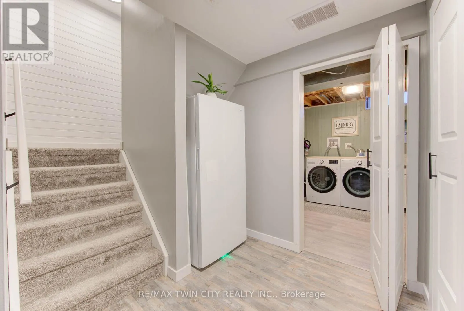 563 MORTIMER DRIVE