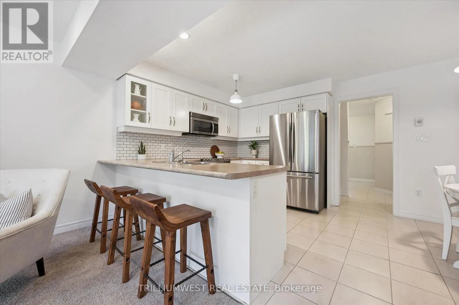 25 SANDYBAY AVENUE