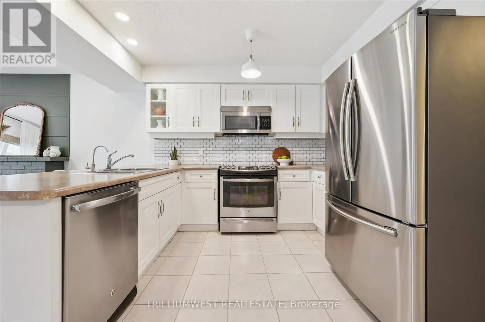 25 SANDYBAY AVENUE