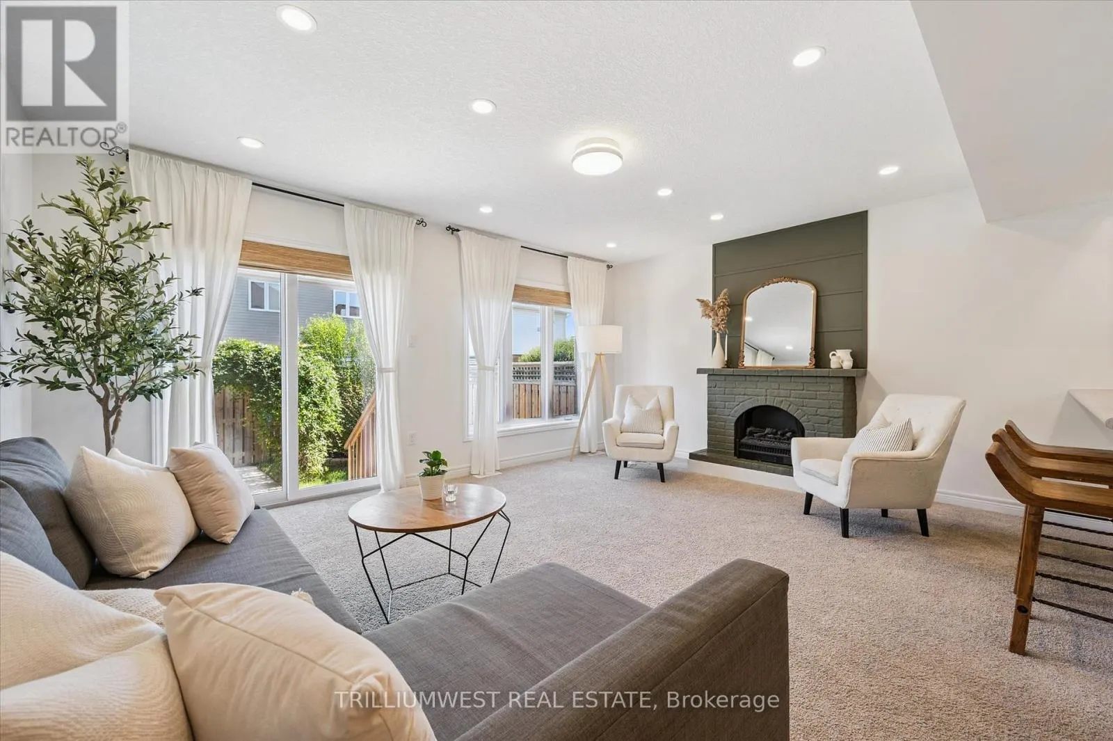 25 SANDYBAY AVENUE