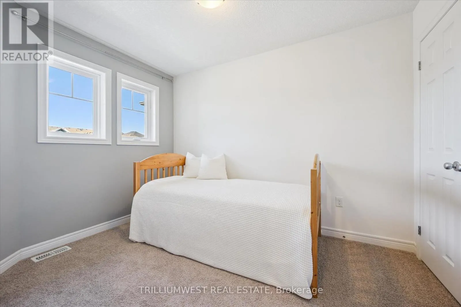 25 SANDYBAY AVENUE