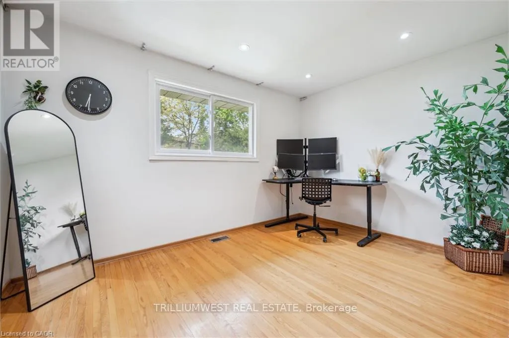 11 VAN HORNE PLACE