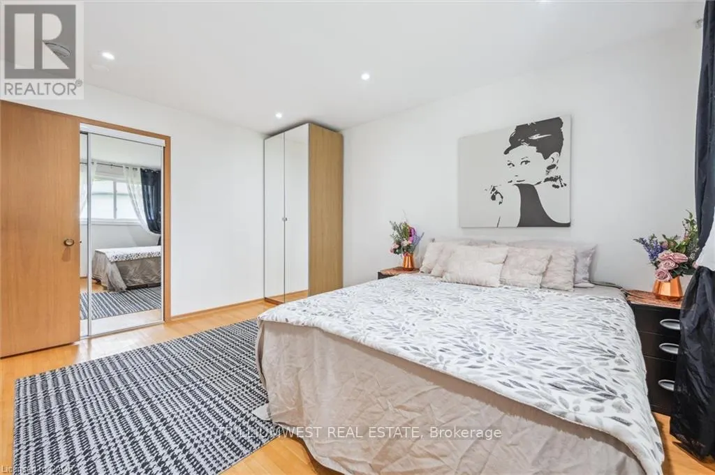 11 VAN HORNE PLACE