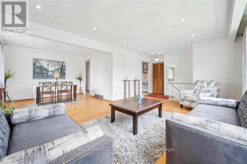 11 VAN HORNE PLACE