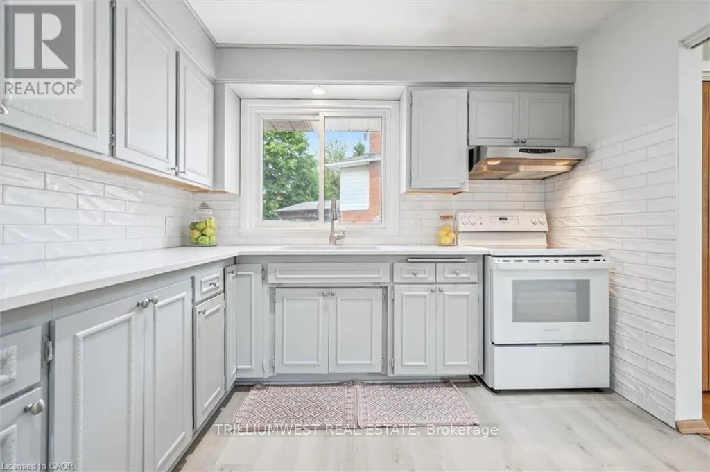 11 VAN HORNE PLACE