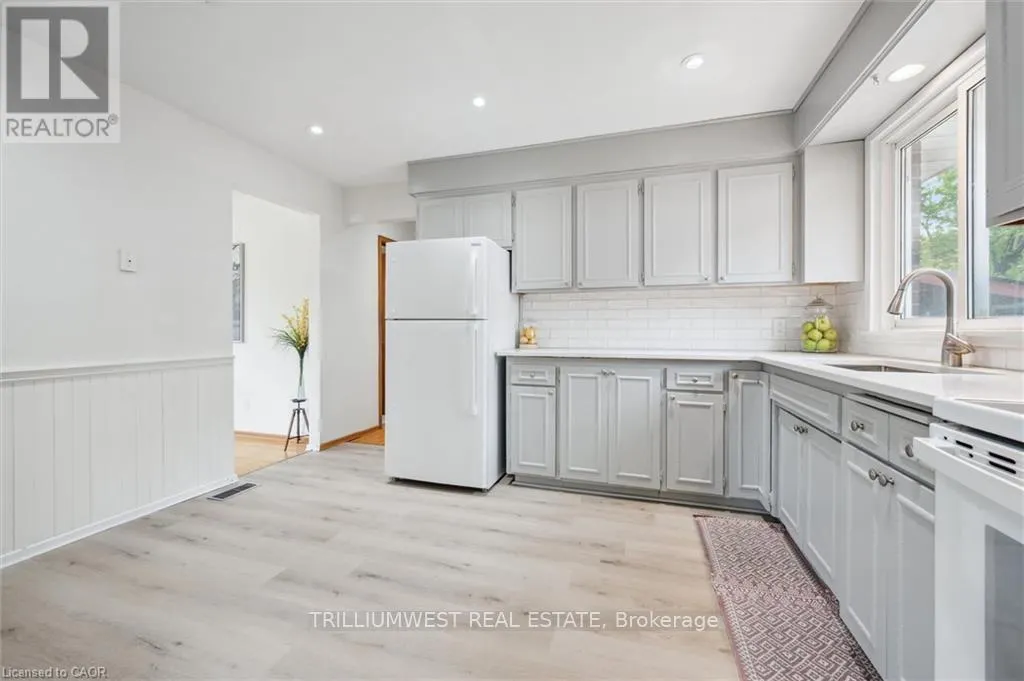 11 VAN HORNE PLACE