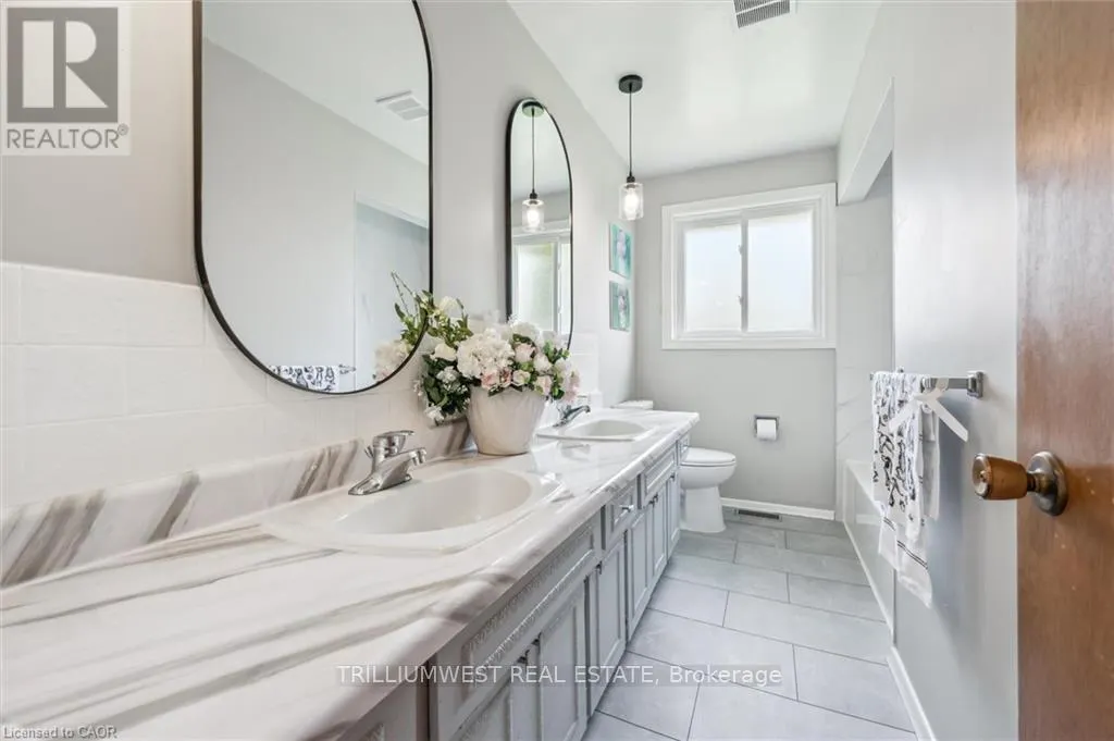 11 VAN HORNE PLACE