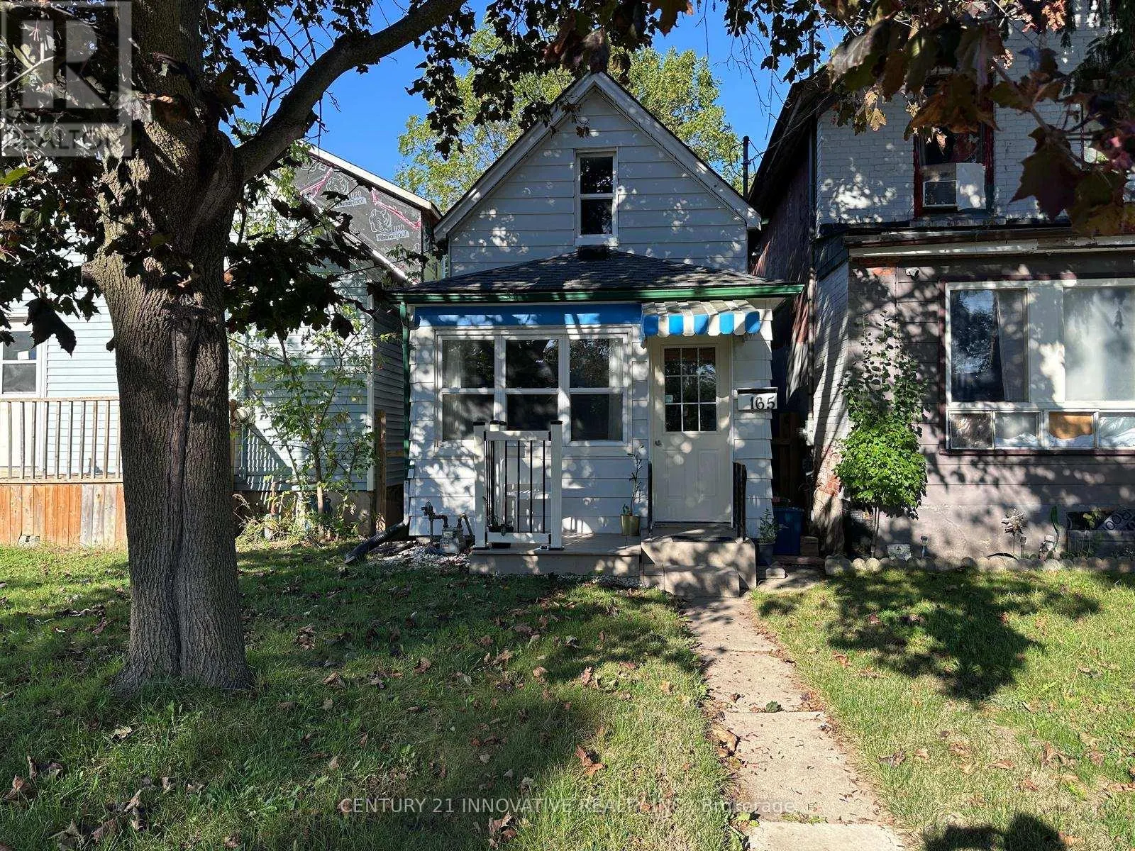 165 DUNDAS STREET N