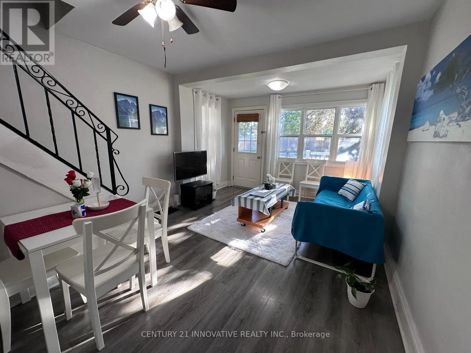 165 DUNDAS STREET N