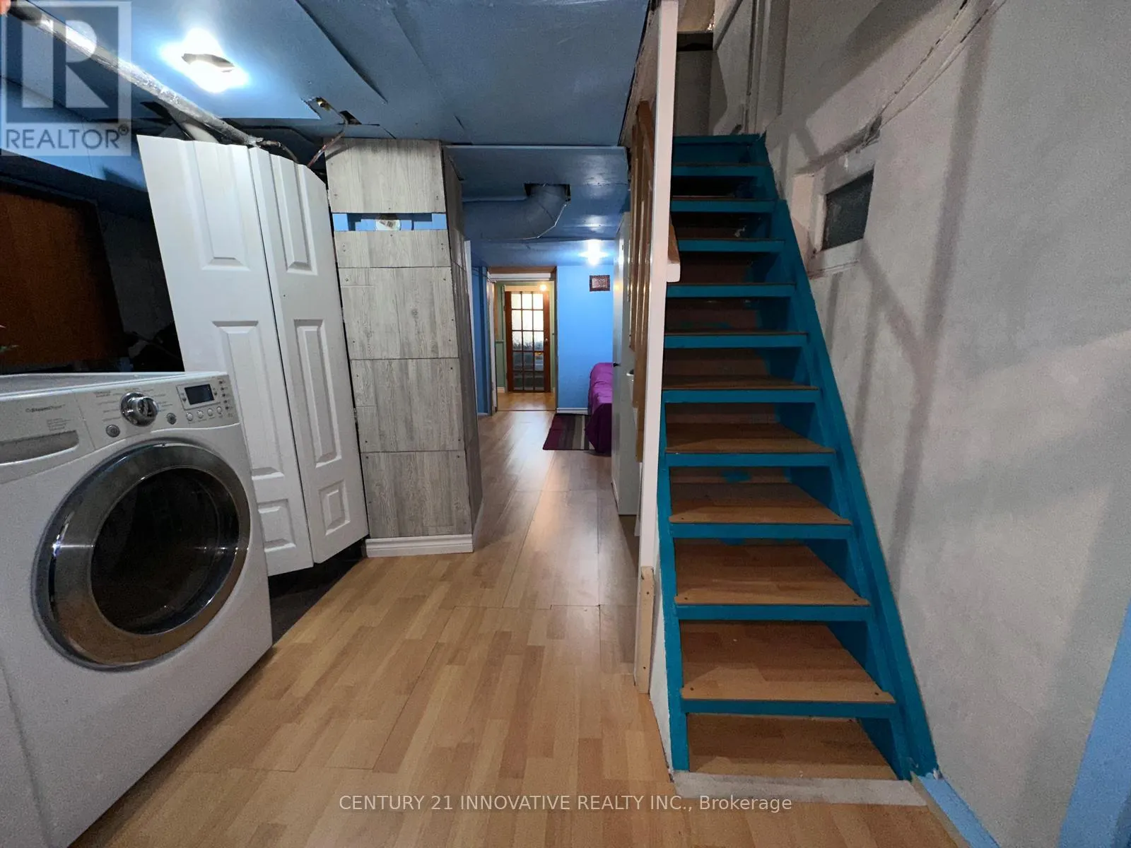 165 DUNDAS STREET N