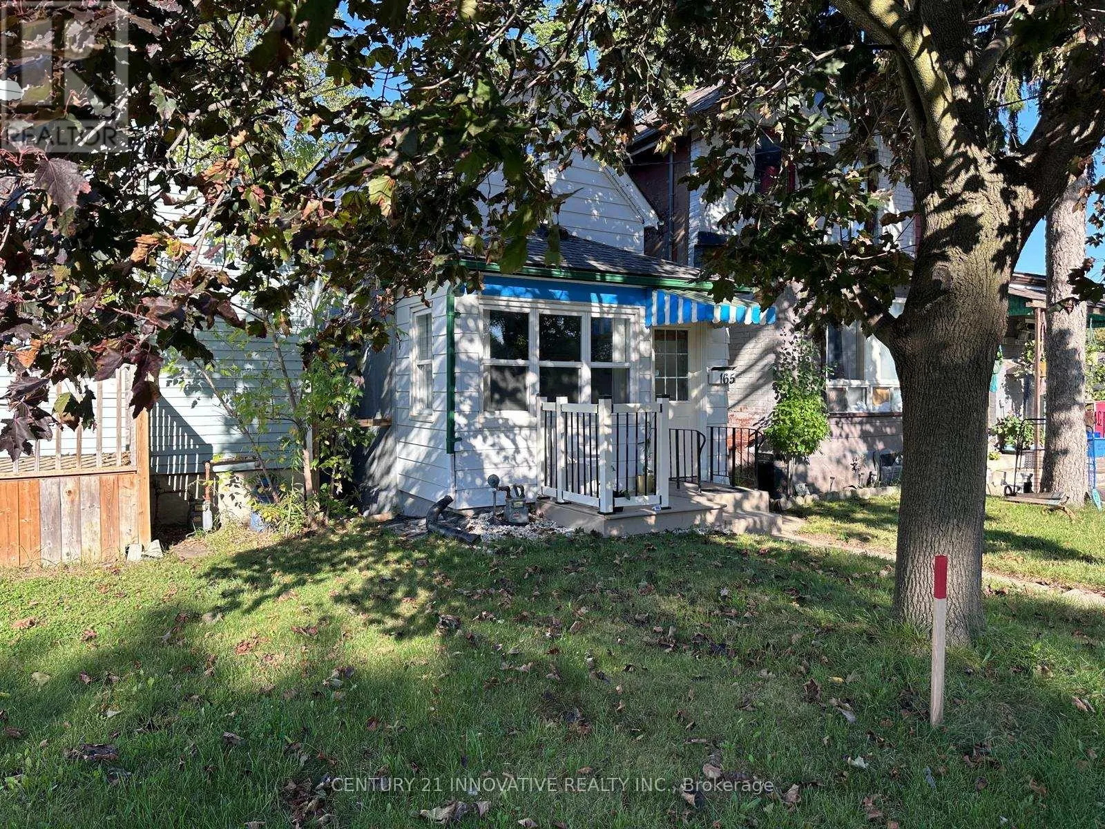 165 DUNDAS STREET N