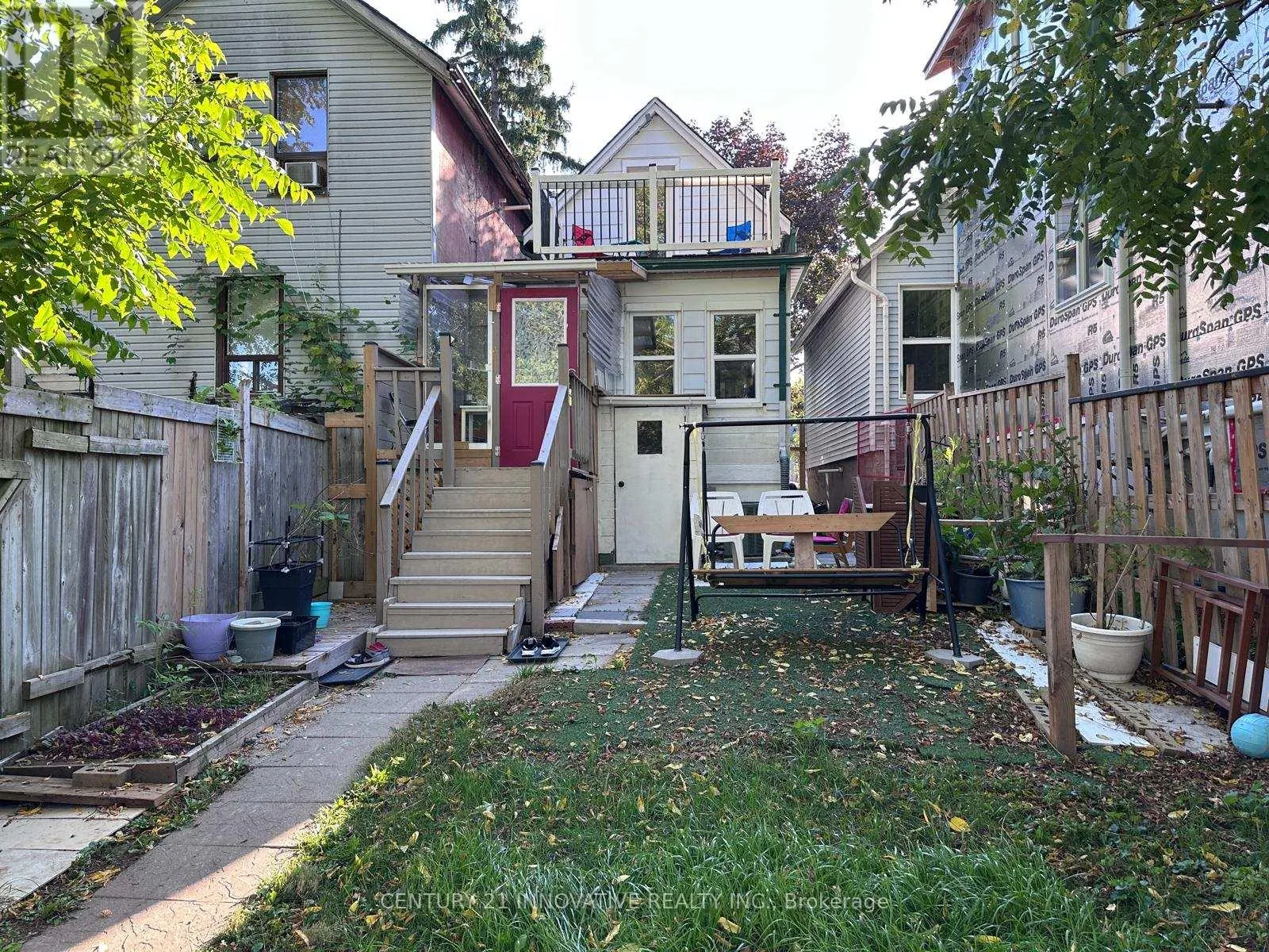 165 DUNDAS STREET N