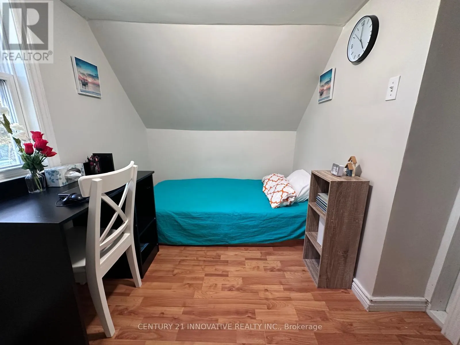 165 DUNDAS STREET N