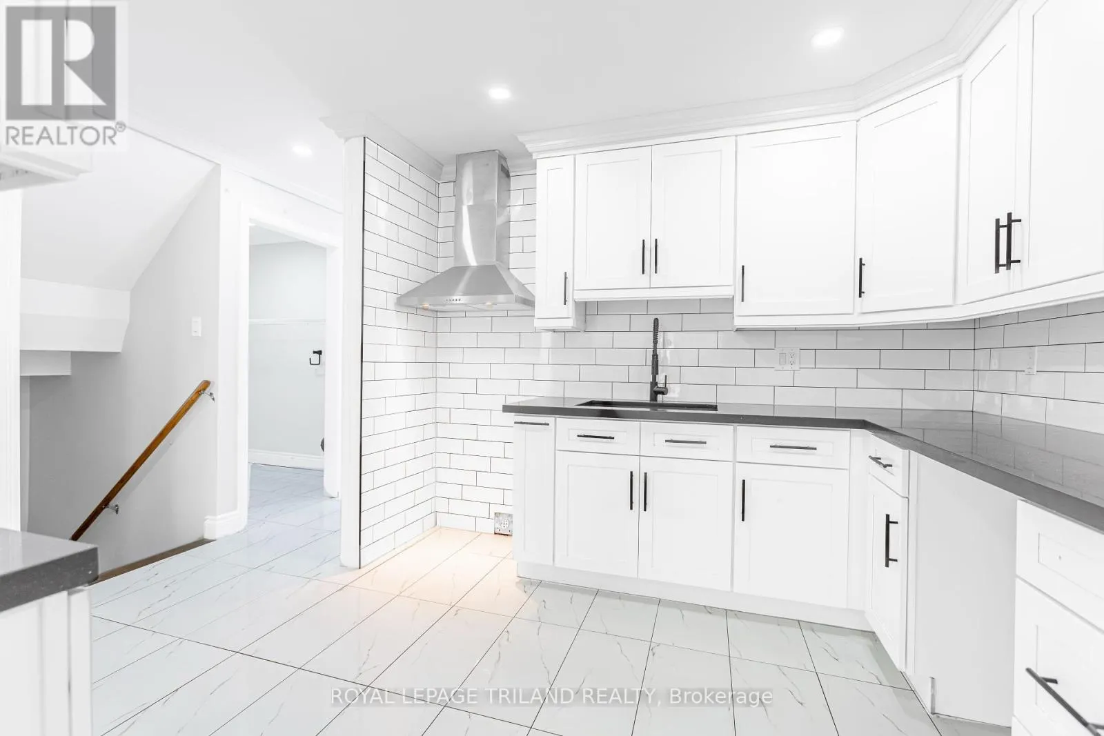 39 - 30 CLARENDON CRESCENT, #39