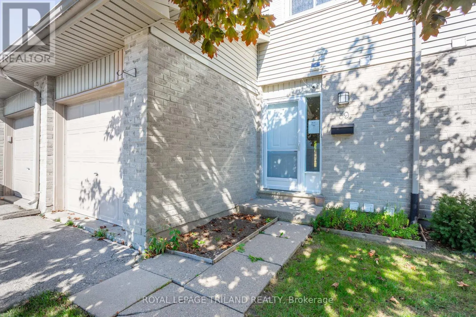 39 - 30 CLARENDON CRESCENT, #39