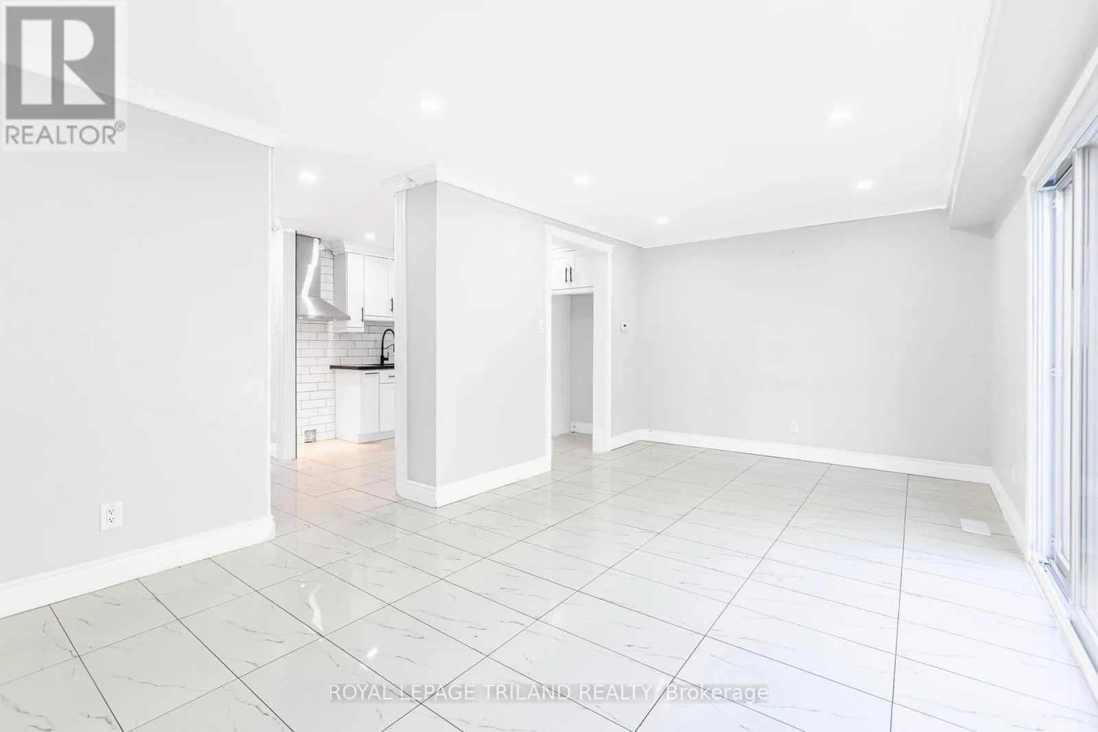 39 - 30 CLARENDON CRESCENT, #39