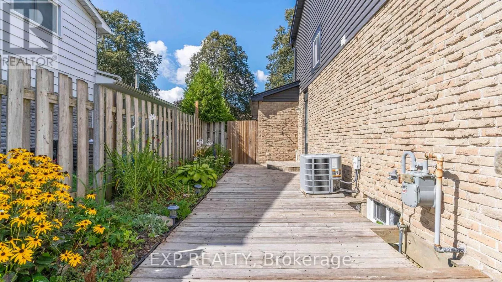 116 GLENROY CRESCENT