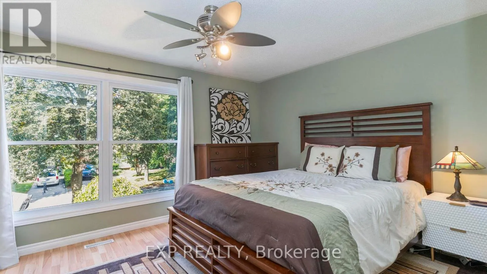 116 GLENROY CRESCENT