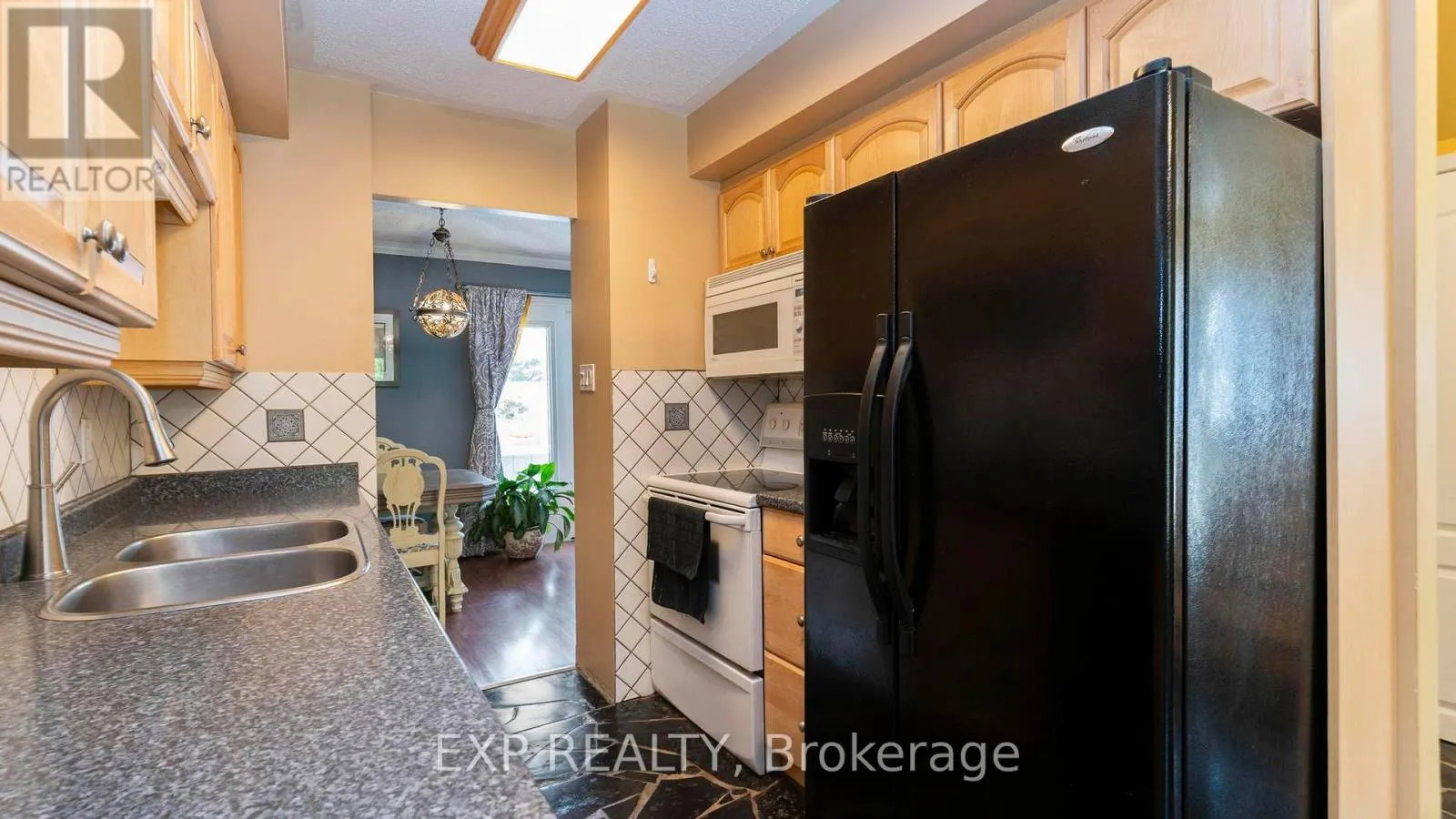 116 GLENROY CRESCENT