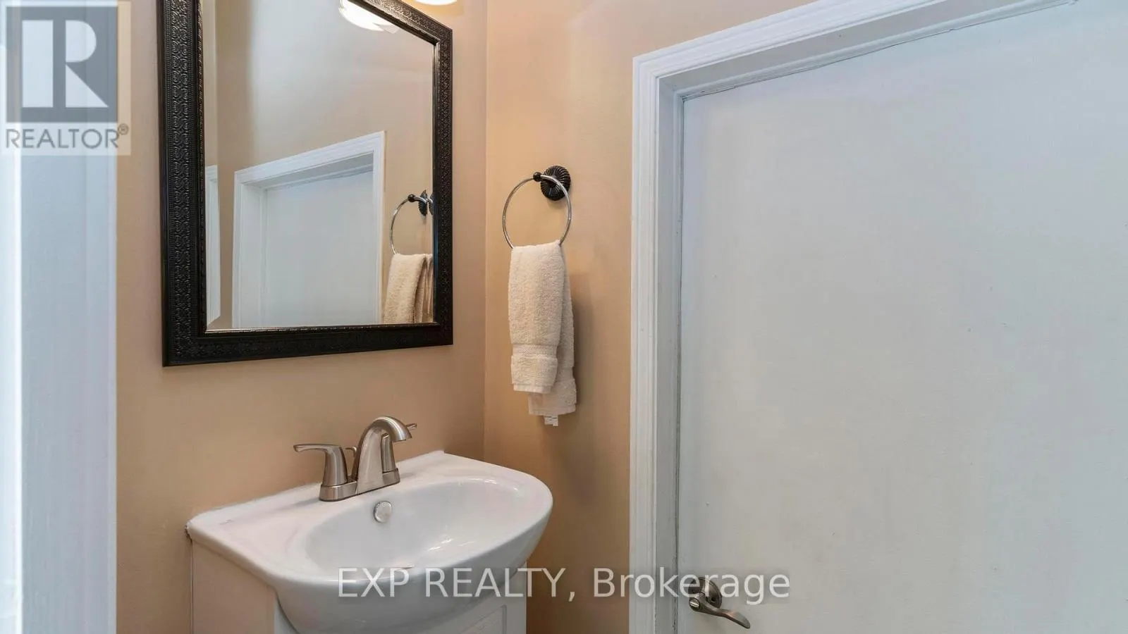 116 GLENROY CRESCENT