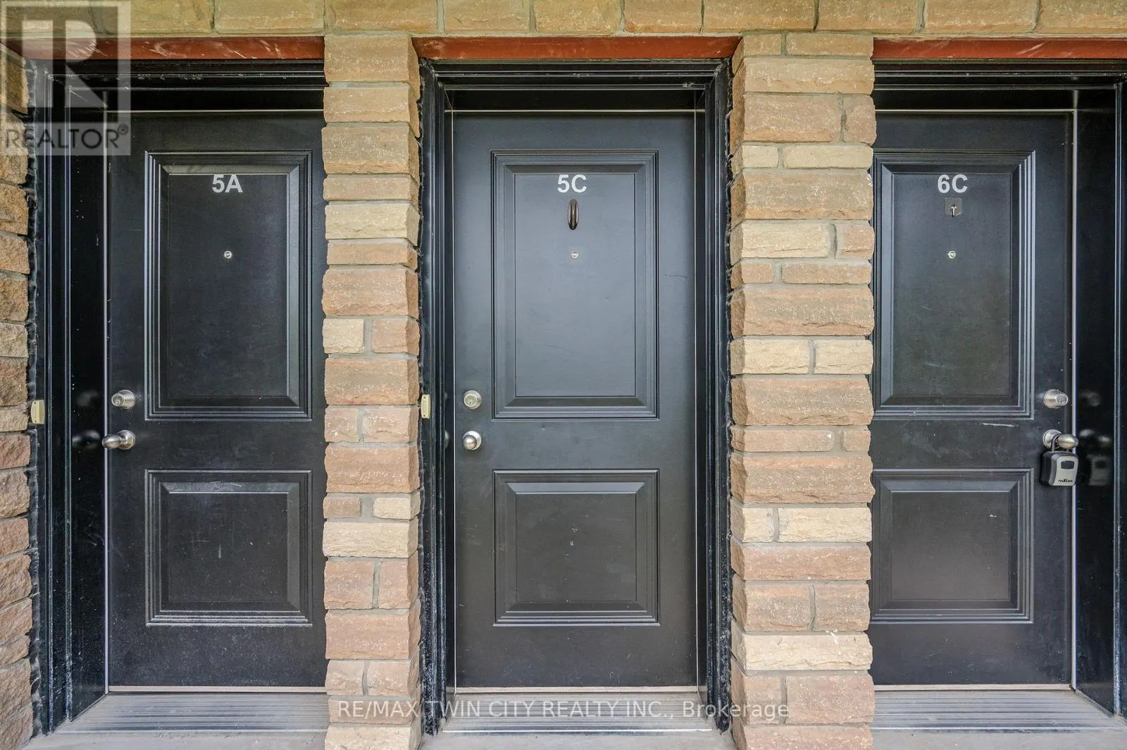 5 - 164 HEIMAN STREET