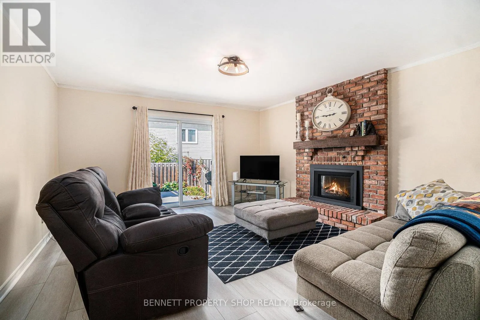 21 PATTERMEAD CRESCENT