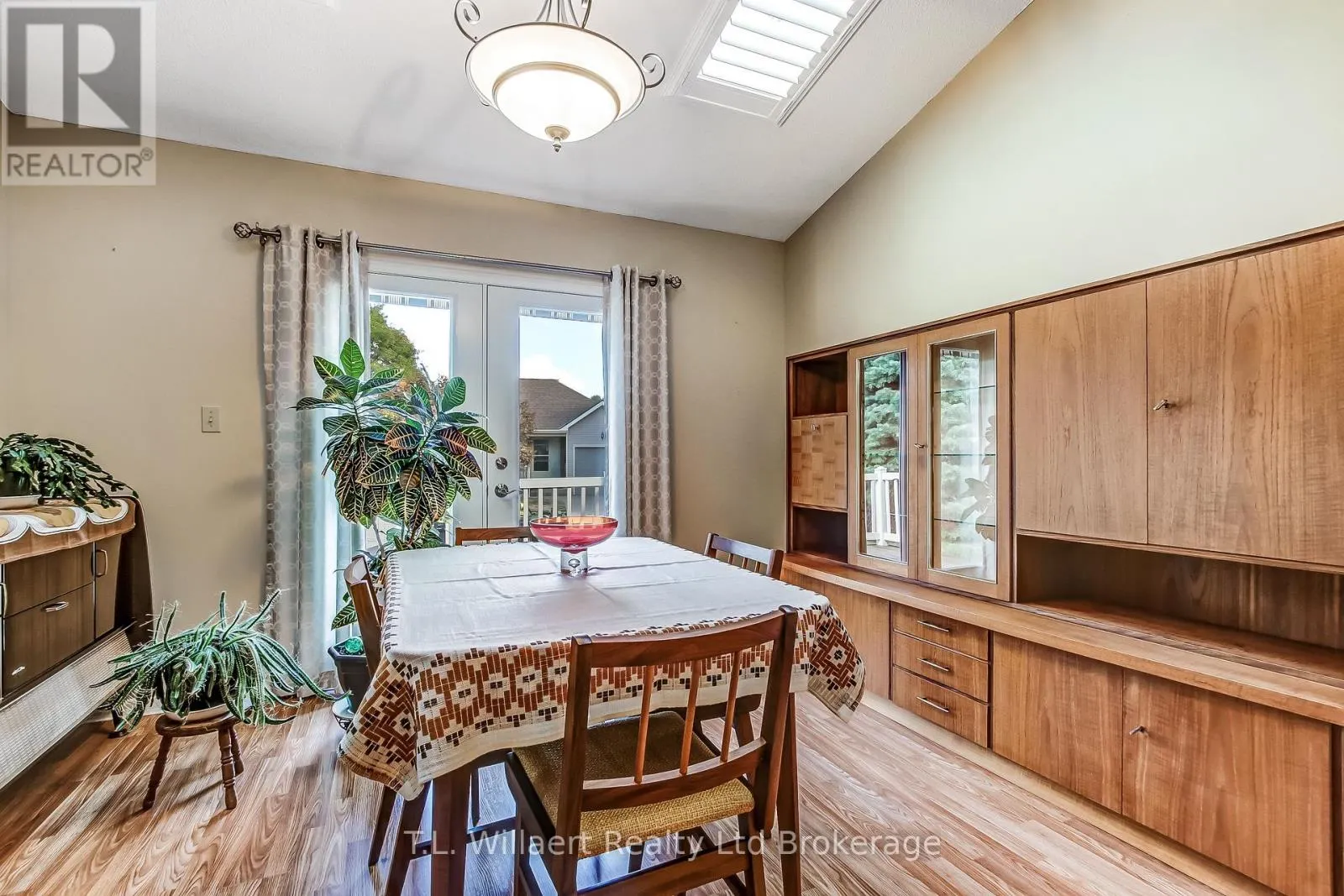 62 EDWIN CRESCENT