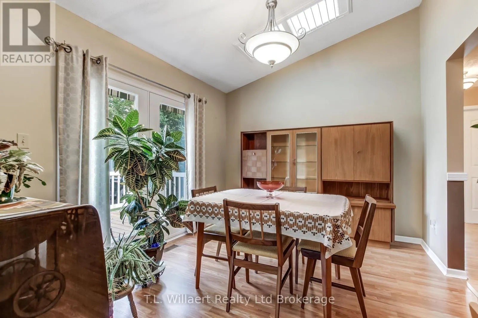 62 EDWIN CRESCENT