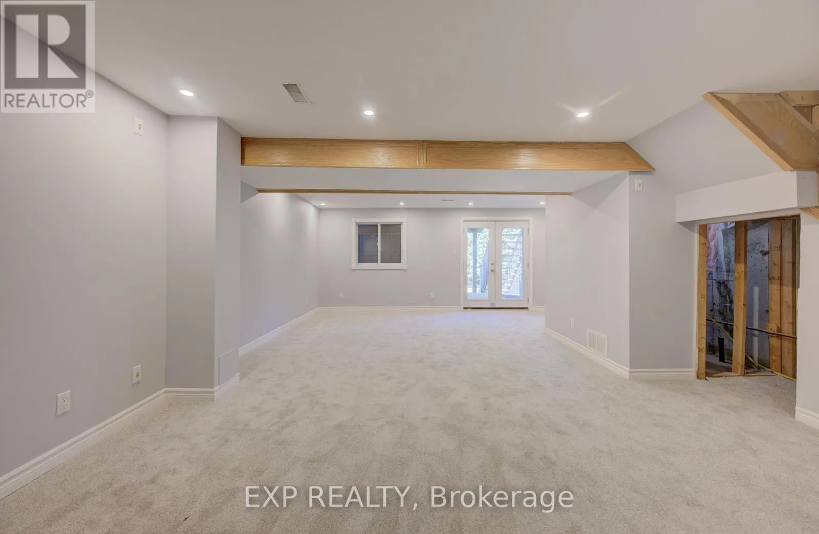 6 - 499 OAKVALE DRIVE
