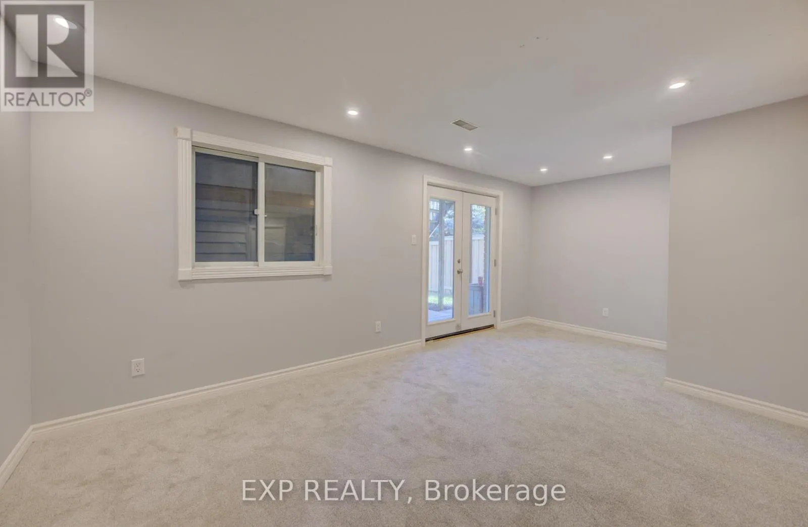 6 - 499 OAKVALE DRIVE