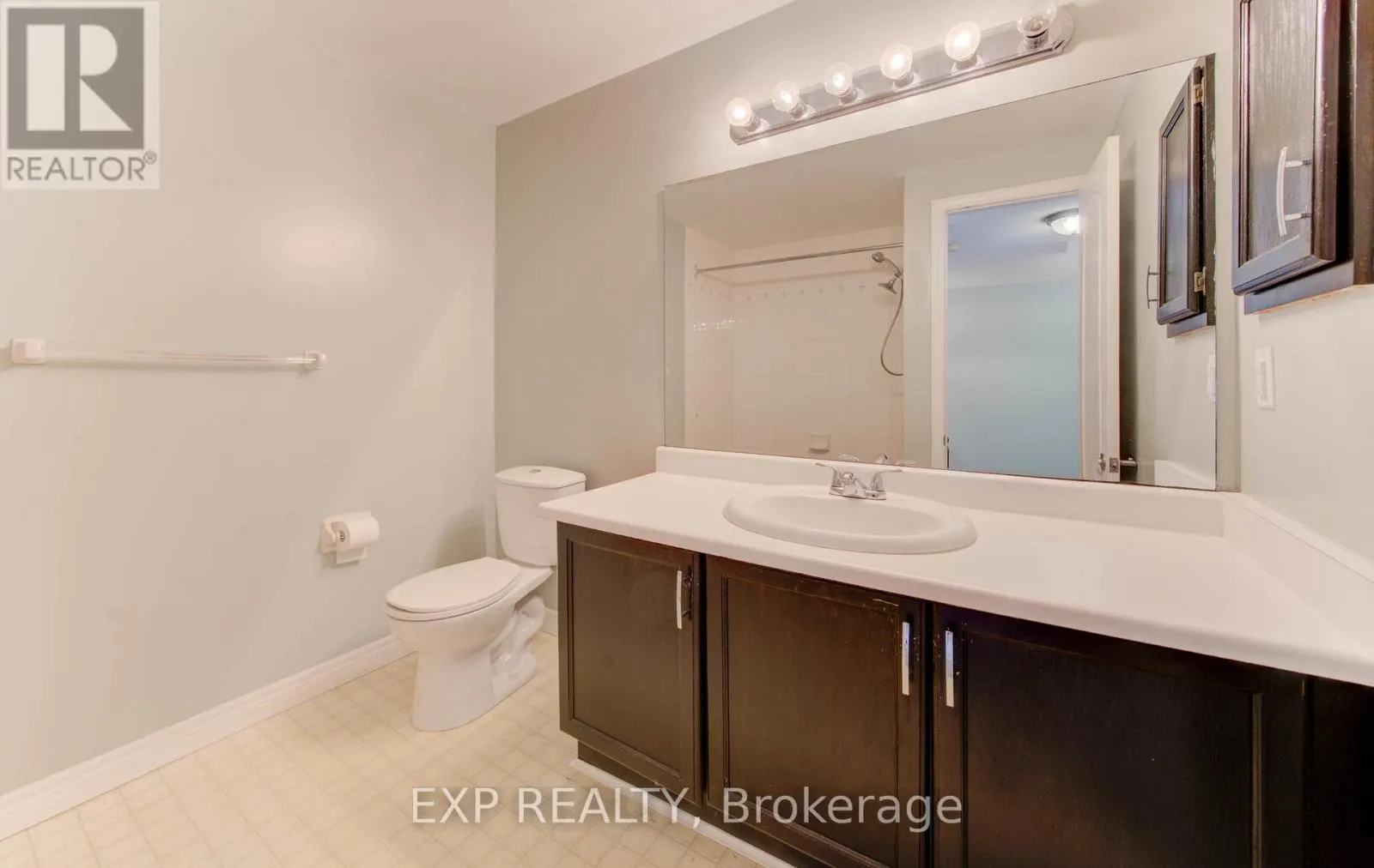 6 - 499 OAKVALE DRIVE