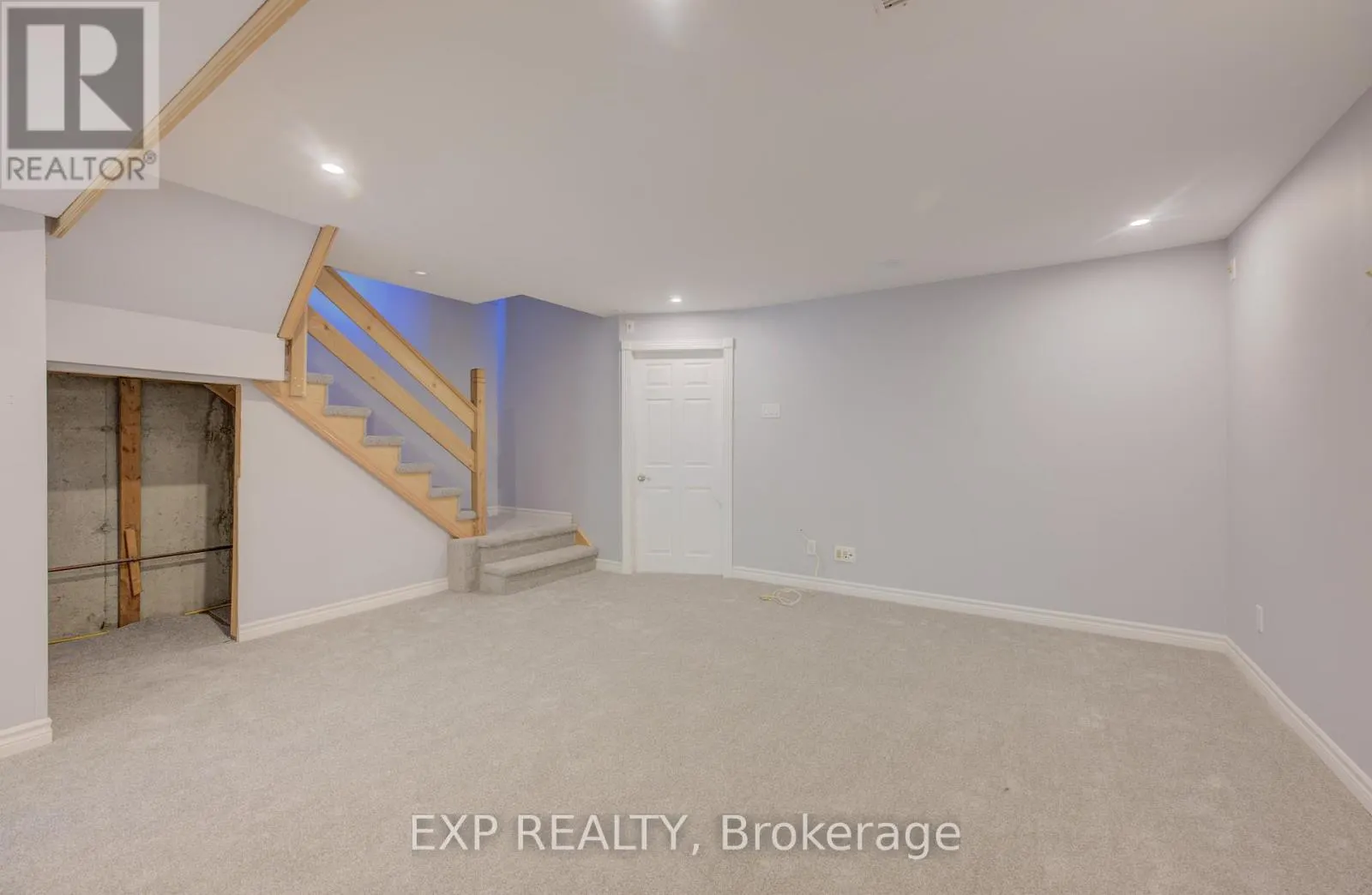 6 - 499 OAKVALE DRIVE