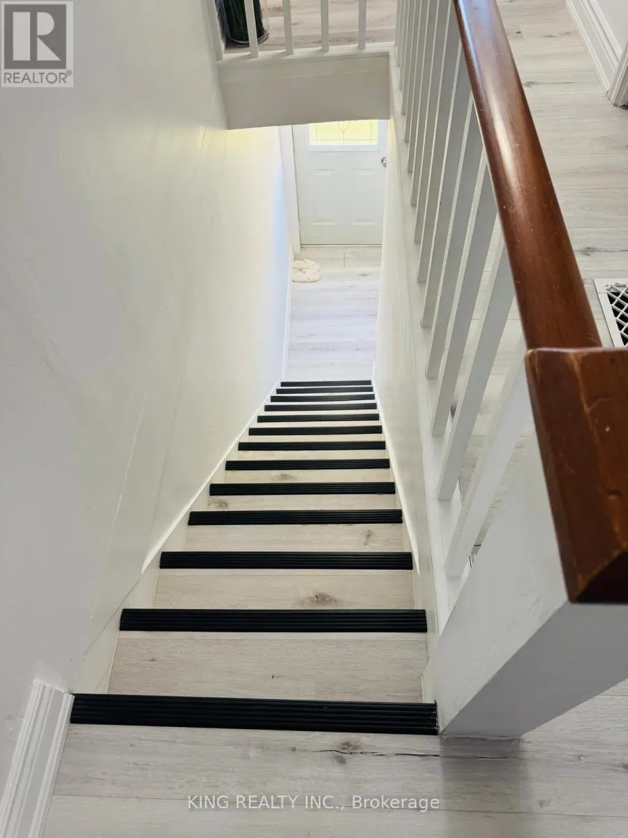 39 MAIN STREET E