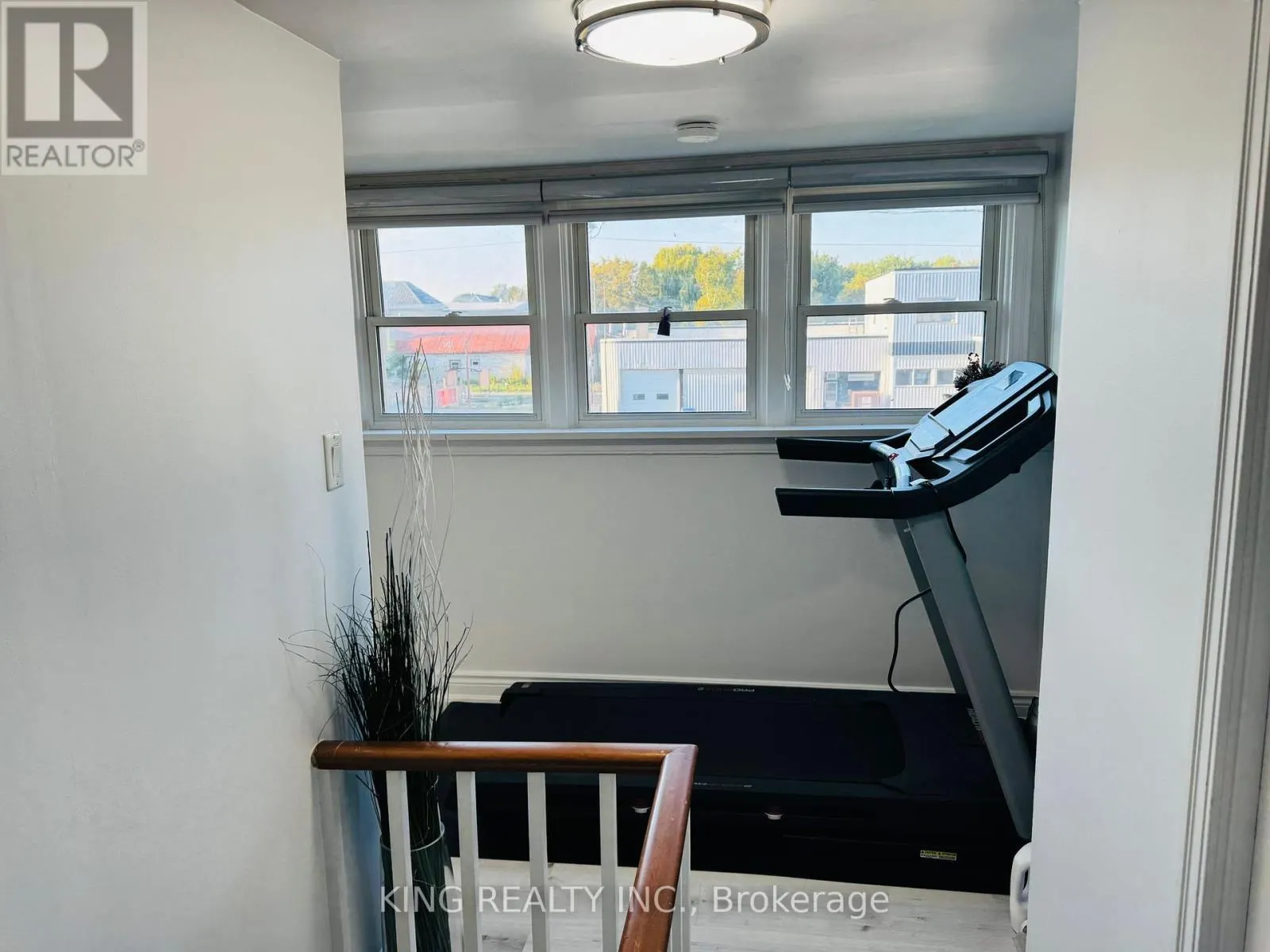 39 MAIN STREET E