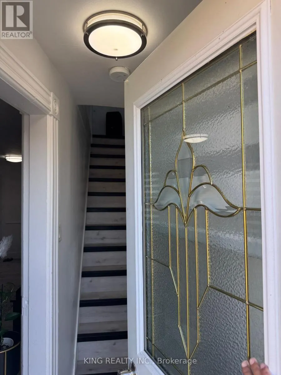 39 MAIN STREET E