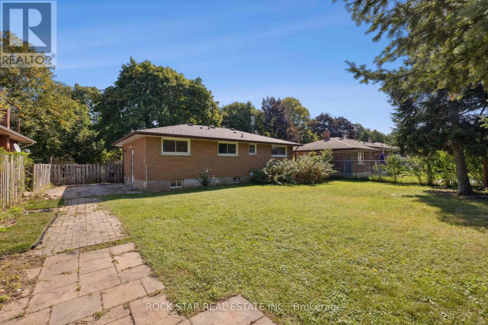 UPPER - 87 LEASIDE DRIVE