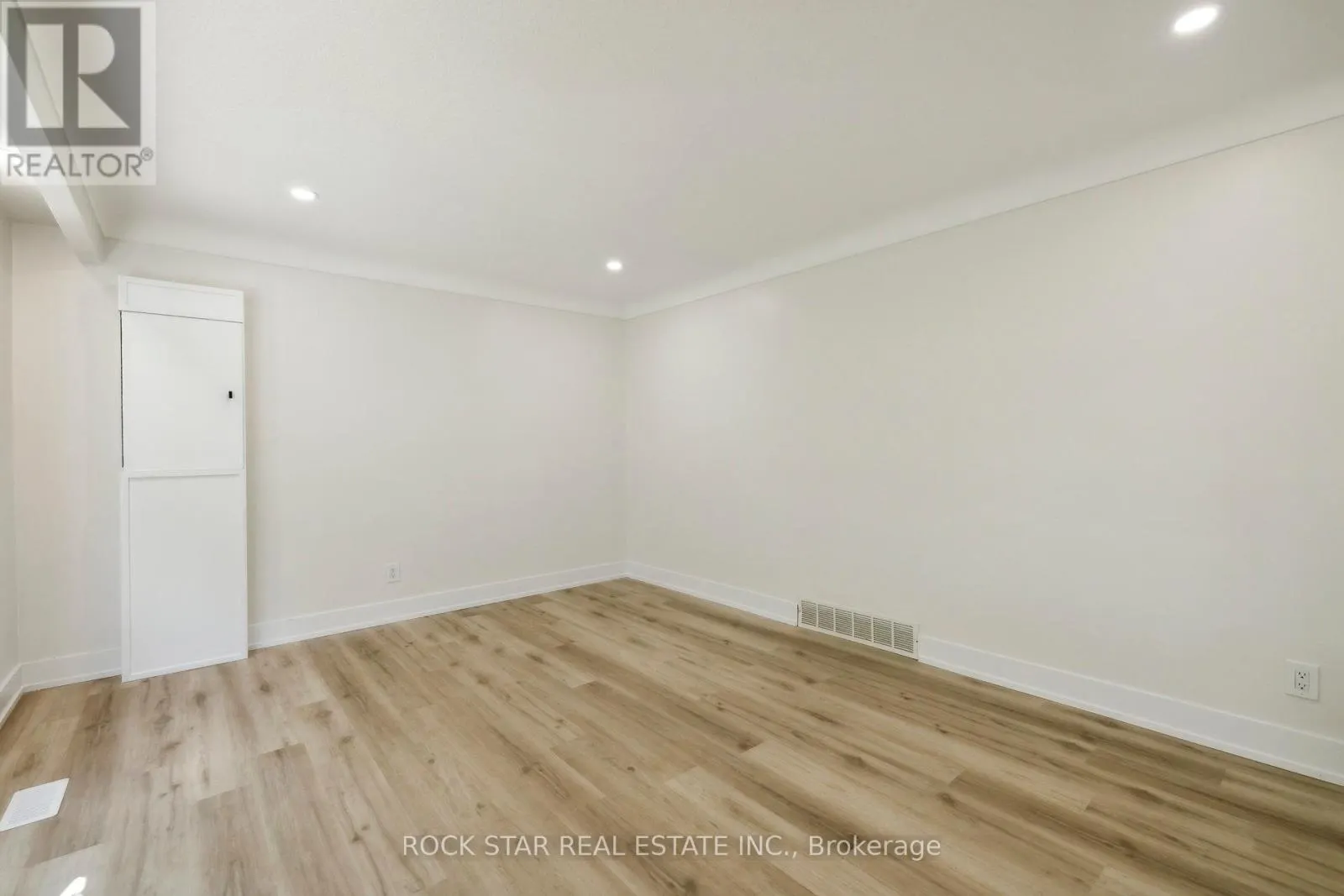 UPPER - 87 LEASIDE DRIVE
