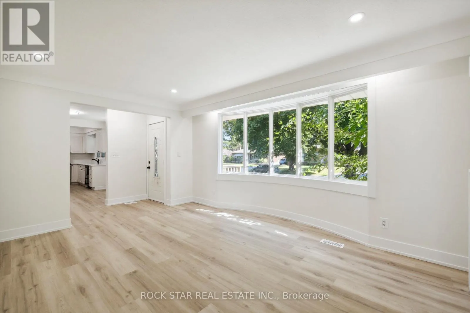 UPPER - 87 LEASIDE DRIVE