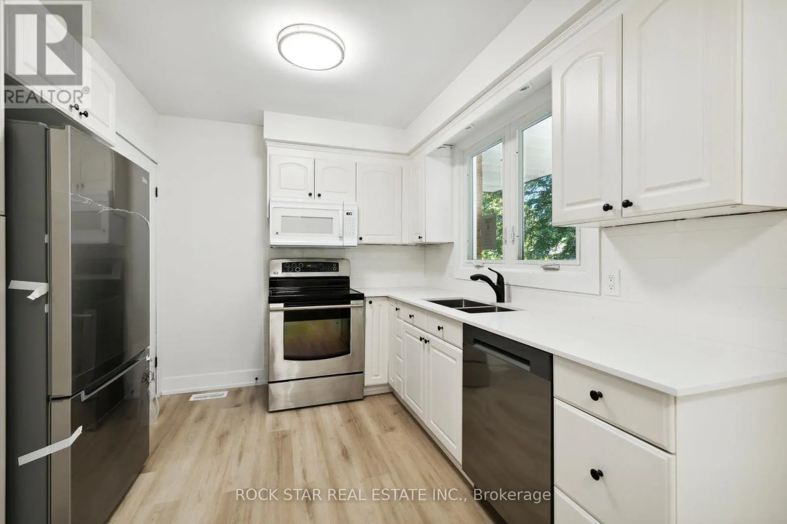 UPPER - 87 LEASIDE DRIVE