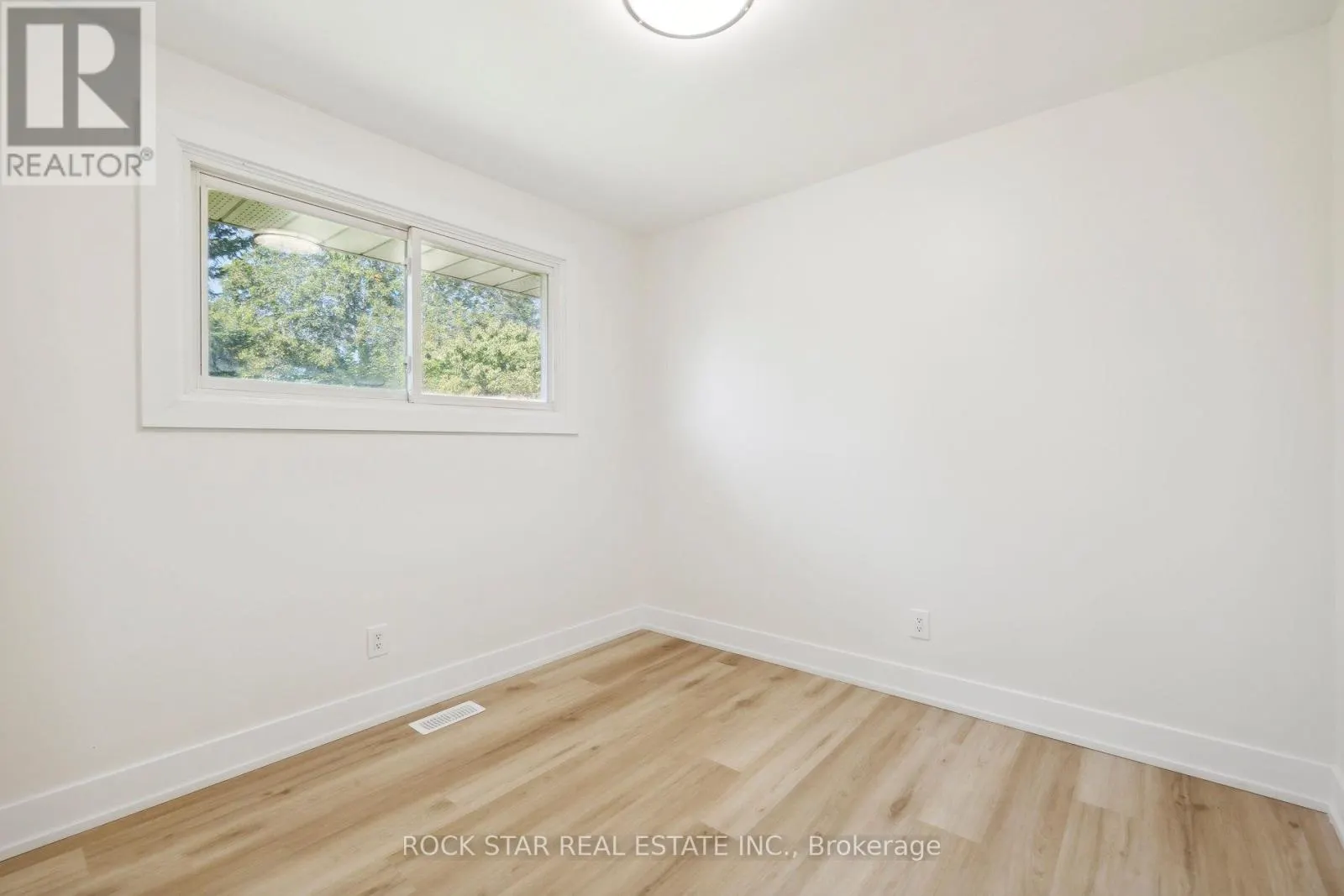 UPPER - 87 LEASIDE DRIVE