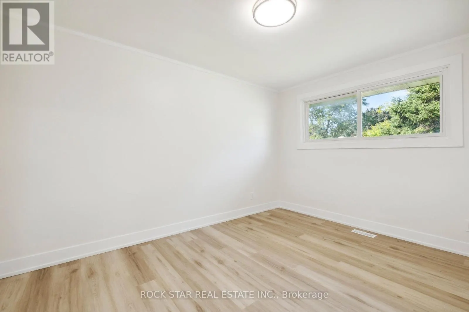 UPPER - 87 LEASIDE DRIVE