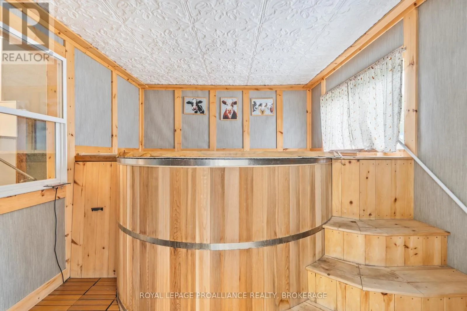 1551 COUNTY ROAD 1 E