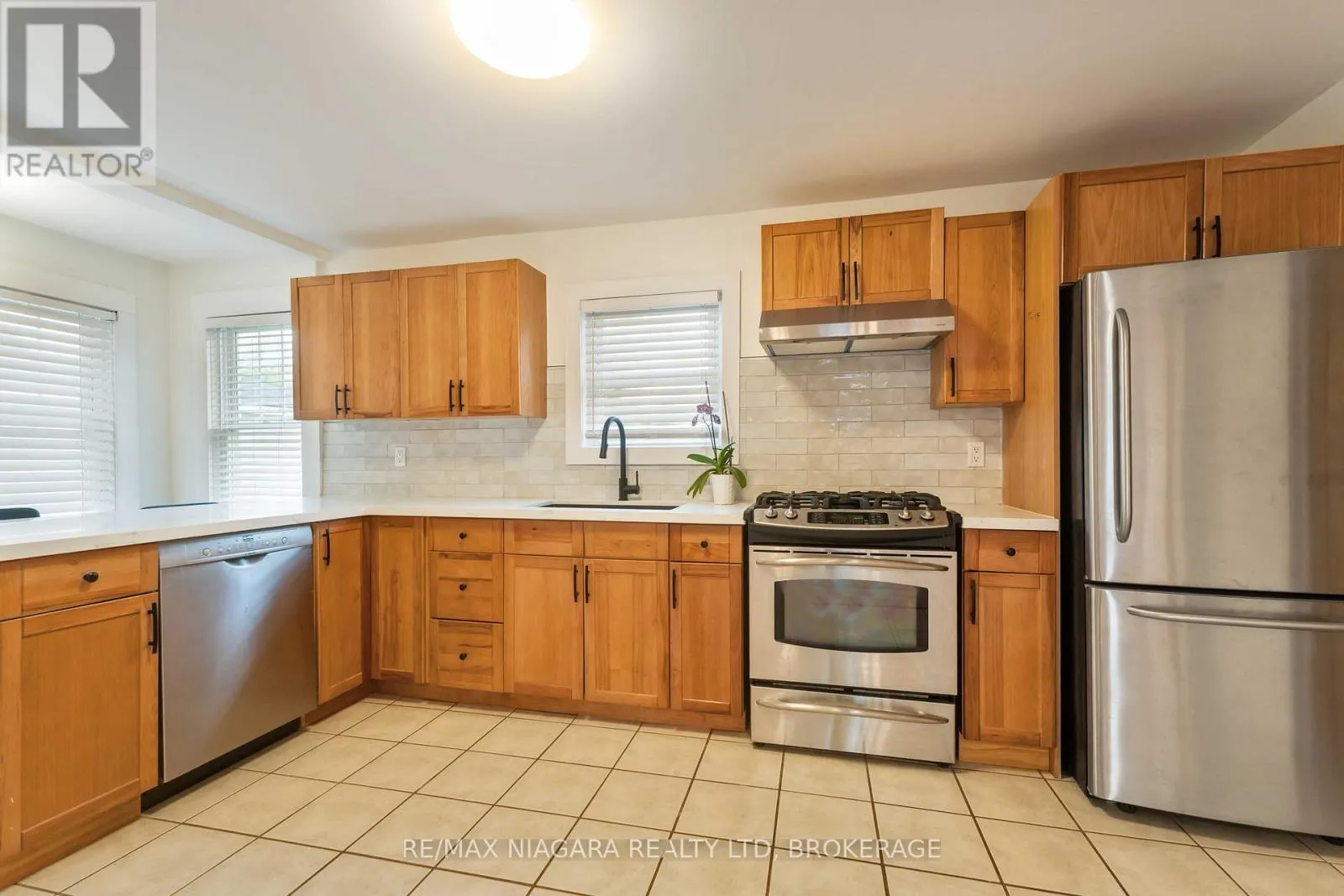 543 VINE STREET