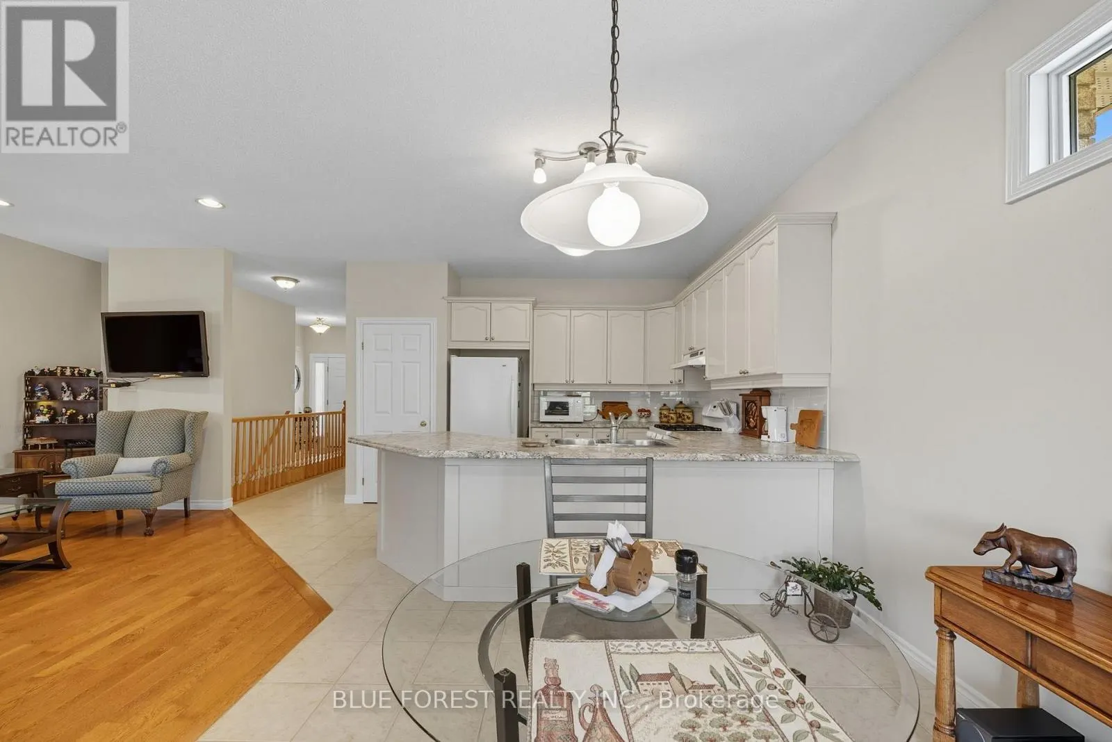 86 CALVERT LANE