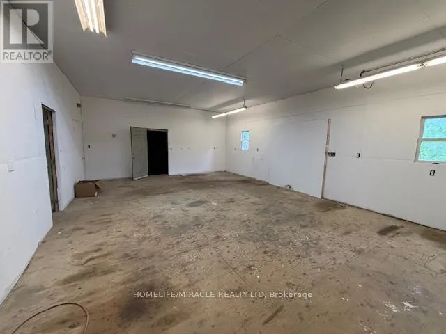 (SHOP) - 1047 PARKINSON ROAD