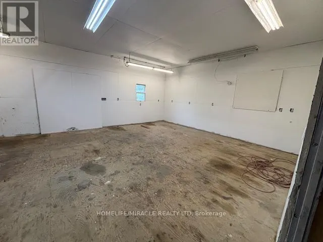 (SHOP) - 1047 PARKINSON ROAD